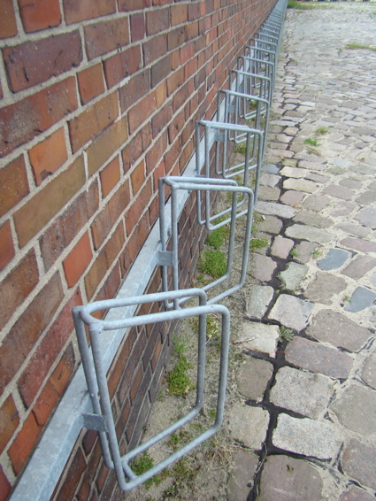 Bicyleplaceinfrontofthebeachimrentuzun1