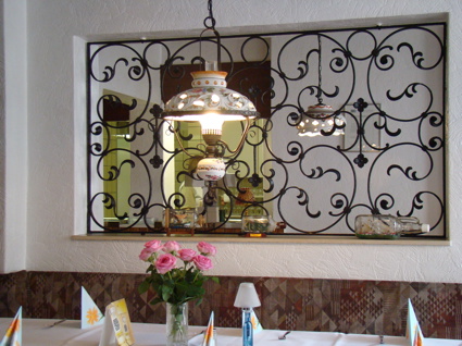 Insideofareastaurantimrentuzun1